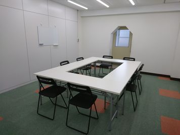 土日祝日も利用可能。セミナーや勉強会、会議やイベントにお使いいただけます。早朝や夜間もご利用いただけます。 - 綿谷ビル