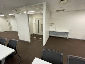 【会議室の入口扉は二重扉になっています】 - 【閉店】TIME SHARING 赤坂見附 赤坂MKビル 【閉店】5Aの室内の写真