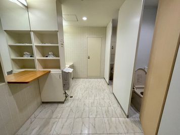 【女性トイレ（個室×2）】 - 【閉店】TIME SHARING 赤坂見附 赤坂MKビル 【閉店】5Aの設備の写真