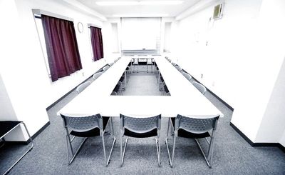 【TKPスター貸会議室 芝大門】ロの字で18名定員！ とても明るいお部屋です！ - TKPスター貸会議室 芝大門