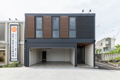 お部屋の外観はこちらです！※始めに別棟の受付までお越しください
※お部屋は2階にございます。
※スリッパに履き替えてご利用いただきます。
 - U-SPACE　入間店 Meetingの外観の写真