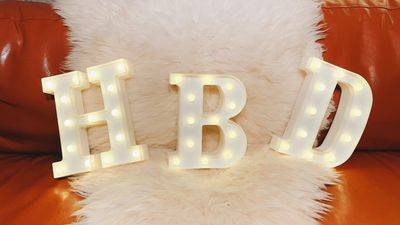 Happy birthdayの「H」「B」「D」３文字のアルファベットライト✨映え間違いなし📸 - 【ALTERNA柏】 【オルタナ柏】プロジェクター、撮影備品完備！パーティも撮影も◎の室内の写真