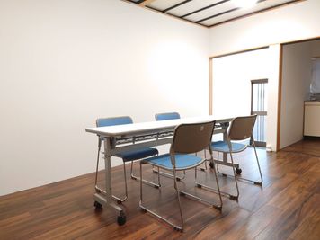 商談などにご利用いただける会議用テーブルと椅子のセット - マイベース正雀３ マイベース正雀３ の室内の写真