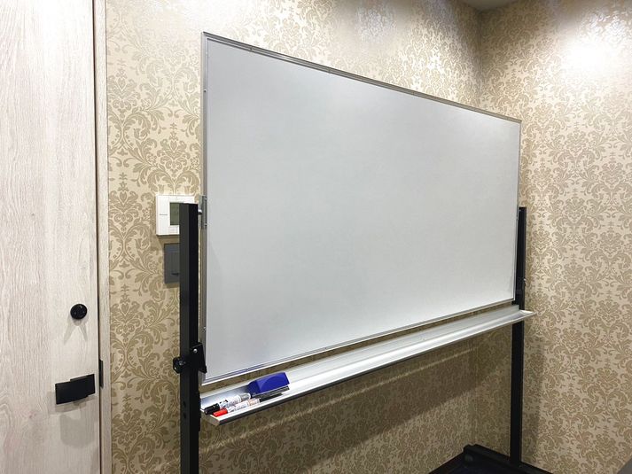 レンタル"会議室"Beehiveセブ - レンタルオフィスビーハイヴ