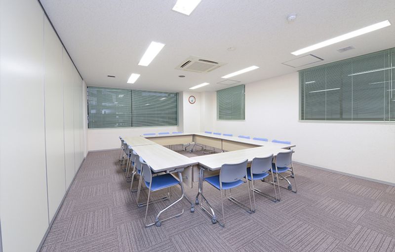 名古屋会議室 imy会議室 4階 小会議室（18名）の室内の写真
