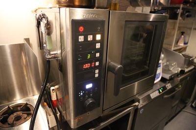 MYROOM restaurant 恵比寿 Relax restaurant 恵比寿 | こだわりのキッチンの設備の写真