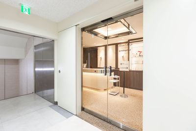 ３階にお越しください。 - minoriba_Beaustage新宿店 レンタルサロン8号室の入口の写真