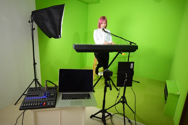 音響機材完備でライブ配信なども可能◎ - Co-working space「Tule plus」 白バック撮影も◎グリーンバックスタジオの室内の写真