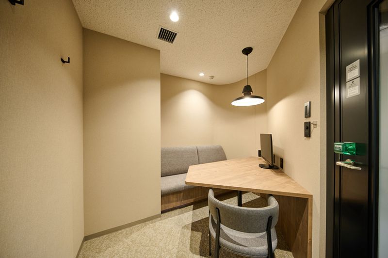 H¹T表参道（サテライト型シェアオフィス） 会議室 02(3名)の室内の写真