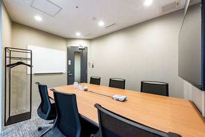 H¹T新橋銀座口（サテライト型シェアオフィス） 会議室 (6名)の室内の写真