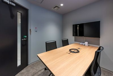 H¹T池袋東口 THE GARDEN（サテライト型シェアオフィス） 会議室 01(3名)の室内の写真