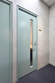 H¹T武蔵小杉新南口（個室・会議室予約用）（サテライト型シェアオフィス） ROOM X 01の室内の写真