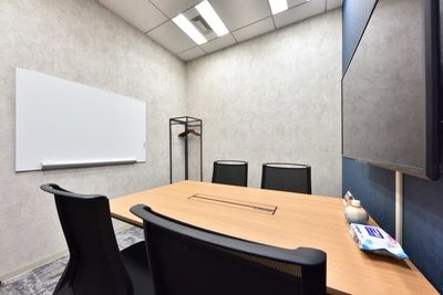 H¹T武蔵小杉新南口（個室・会議室予約用）（サテライト型シェアオフィス） 会議室 01（4名）の室内の写真