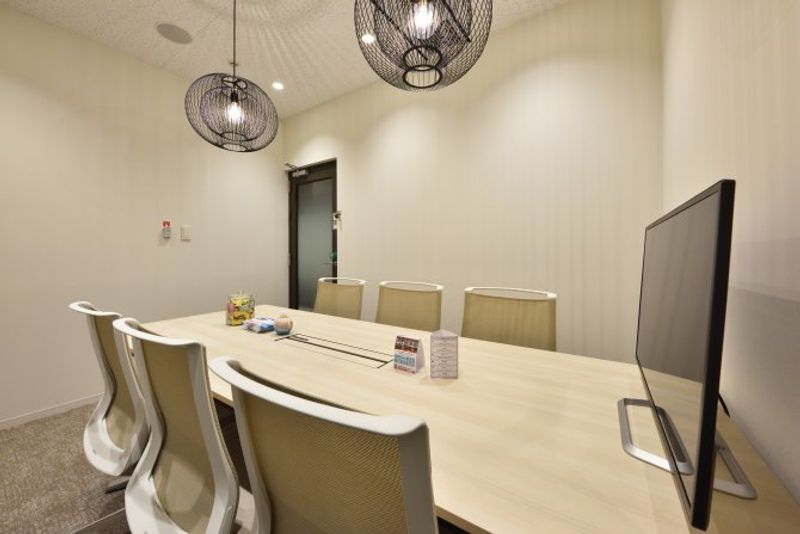 H¹T by W三軒茶屋（サテライト型シェアオフィス） 会議室 (6名)の室内の写真