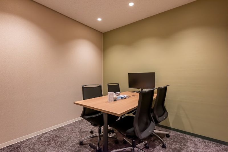 H¹T武蔵境（サテライト型シェアオフィス） 会議室(4名)の室内の写真