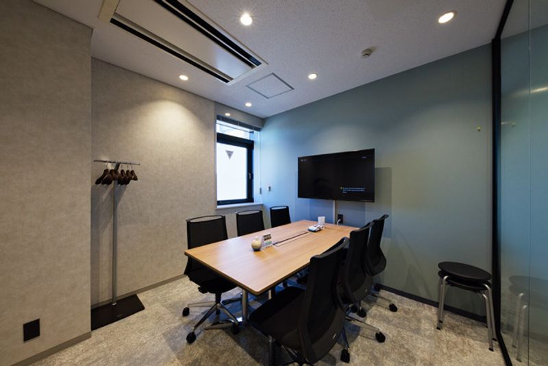 H¹T浅草（サテライト型シェアオフィス） 会議室 01(6名)の室内の写真