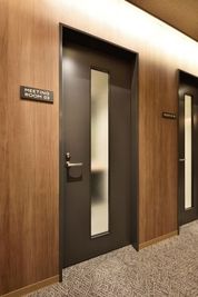 H¹T西船橋（サテライト型シェアオフィス） 会議室 03(2名)の室内の写真