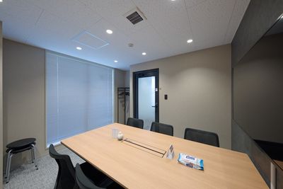 H¹T水天宮（サテライト型シェアオフィス） 会議室 01(6名)の室内の写真
