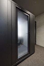 H¹T武蔵小金井（サテライト型シェアオフィス） ROOML07PC充電付の室内の写真