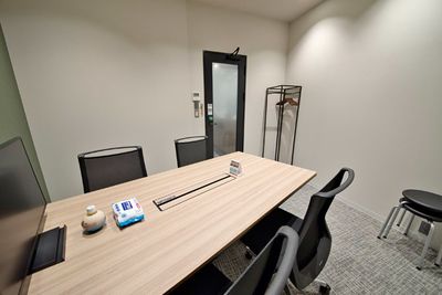 H¹T溝の口（サテライト型シェアオフィス） 会議室 01(4名)の室内の写真