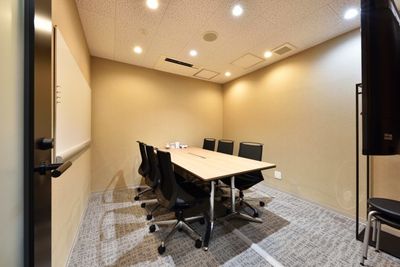 H¹T大森（サテライト型シェアオフィス） 会議室01(6名)の室内の写真
