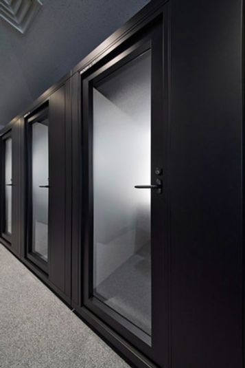 ROOM L 11 - H¹T南越谷（サテライト型シェアオフィス）