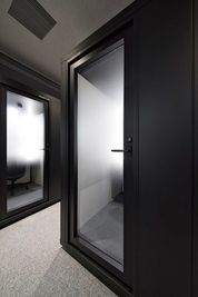 H¹T南越谷（サテライト型シェアオフィス） ROOM L 15の室内の写真