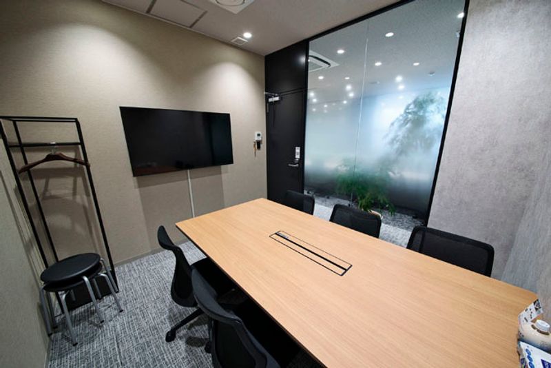 H¹T浅草橋（サテライト型シェアオフィス） 会議室 02(6名)の室内の写真