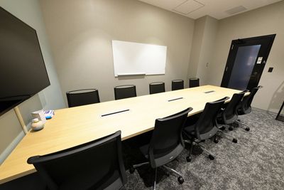 H¹T池袋西口（サテライト型シェアオフィス） 会議室 (10名)の室内の写真