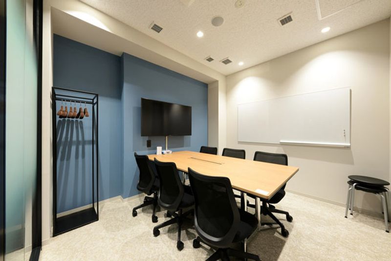 H¹T藤沢（サテライト型シェアオフィス） 会議室 02(6名)の室内の写真