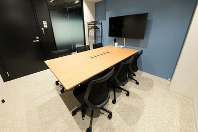 H¹T藤沢（サテライト型シェアオフィス） 会議室 02(6名)の室内の写真