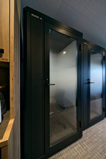 ROOM R 01 - H¹T浦安（サテライト型シェアオフィス）