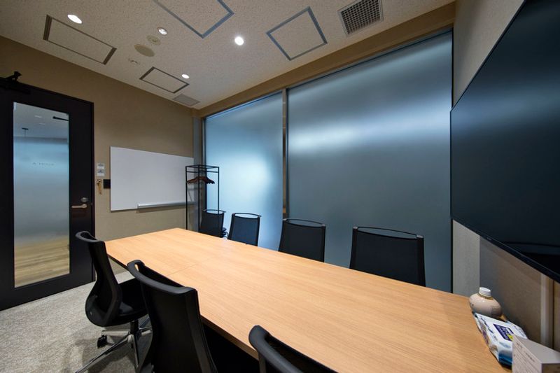 会議室 01(7名) - H¹T東京ビッグサイト前（サテライト型シェアオフィス）