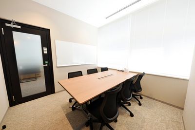H¹T湘南台（サテライト型シェアオフィス） 会議室 02(6名)の室内の写真