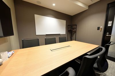 H¹T麹町（サテライト型シェアオフィス） 会議室 02(6名)の室内の写真