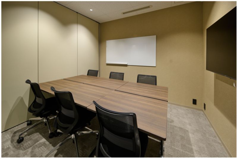 H¹T博多（サテライト型シェアオフィス） 会議室 02(6名)の室内の写真