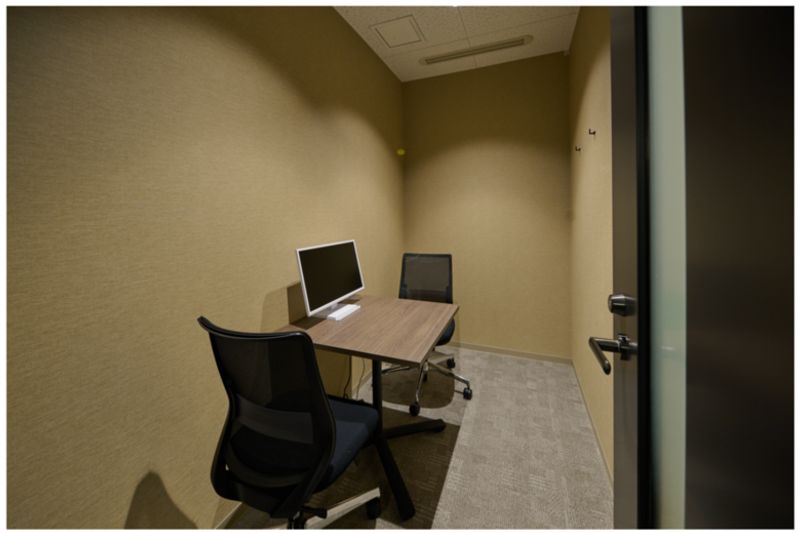 H¹T博多（サテライト型シェアオフィス） 会議室 03(2名)の室内の写真