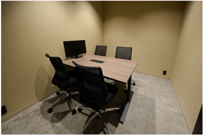 H¹T博多（サテライト型シェアオフィス） 会議室 06(4名)の室内の写真