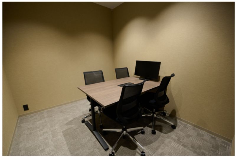 H¹T博多（サテライト型シェアオフィス） 会議室 08(4名)の室内の写真