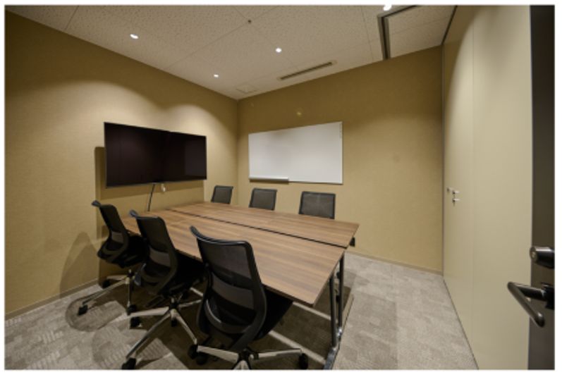 H¹T博多（サテライト型シェアオフィス） 会議室 01(6名)の室内の写真