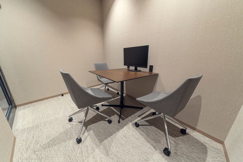 H¹T浦和（サテライト型シェアオフィス） 会議室 01(2名)の室内の写真