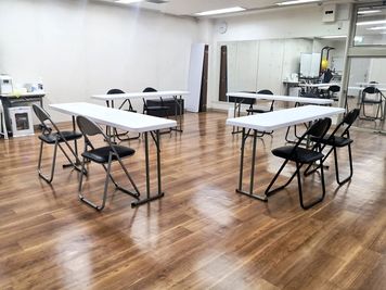 会議室としてのご利用も可能です - スタジオ２１ アクセスのよい多目的レッスンスタジオ／会議室の設備の写真