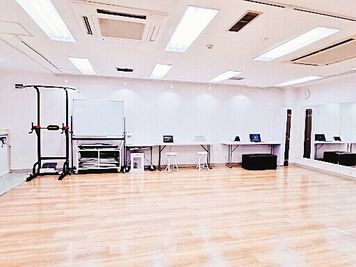 スタジオ２１ 駅近★広々★ダンス・ヨガ・多目的レッスン スタジオ／会議室の室内の写真