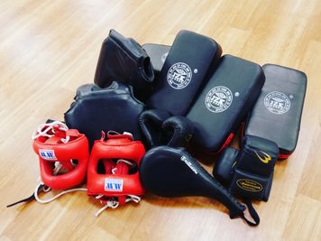 キックミット／格闘系エクササイズに - スタジオ２１ アクセスのよい多目的レッスンスタジオ／会議室の設備の写真