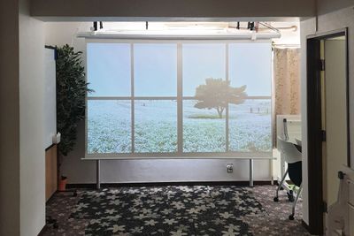 景色の良い新規オープン駅2分 《中野駅徒歩2分》風通し抜群！暖かい開放感ある明るい中野の室内の写真