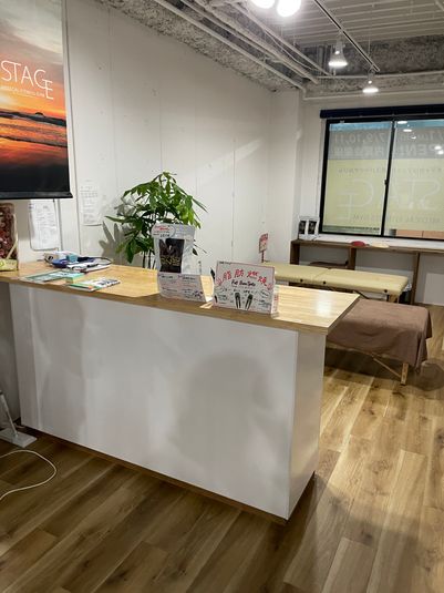 フリーウエイトマシン２台、可変式ダンベル完備の広々スペース！ - メディカルフィットネスStage