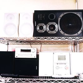 🔊音響は💿️CD、Bluetooth®、USBメモリ、カセットテープ、MD、ウォークマン、🎤使用可能（各種外部入力端子有り） - スタジオ２１ アクセスのよい多目的レッスンスタジオ／会議室の設備の写真