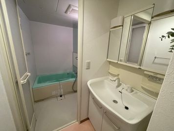 着替え＆シャワー室 - 堀江パーソナルジム  堀江パーソナルジムの設備の写真