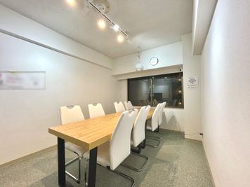 新大阪駅の東出口１０秒のレンタルスペース/会議室【SS新大阪】 新大阪のスペースの室内の写真