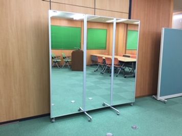 ダンスに最適なミラー - 横浜鶴見水晶院別館レンタルスペース（貸し会議室） ソロ活・推し活・ボードゲーム・映画・キッチン付きレンタルスペースの設備の写真